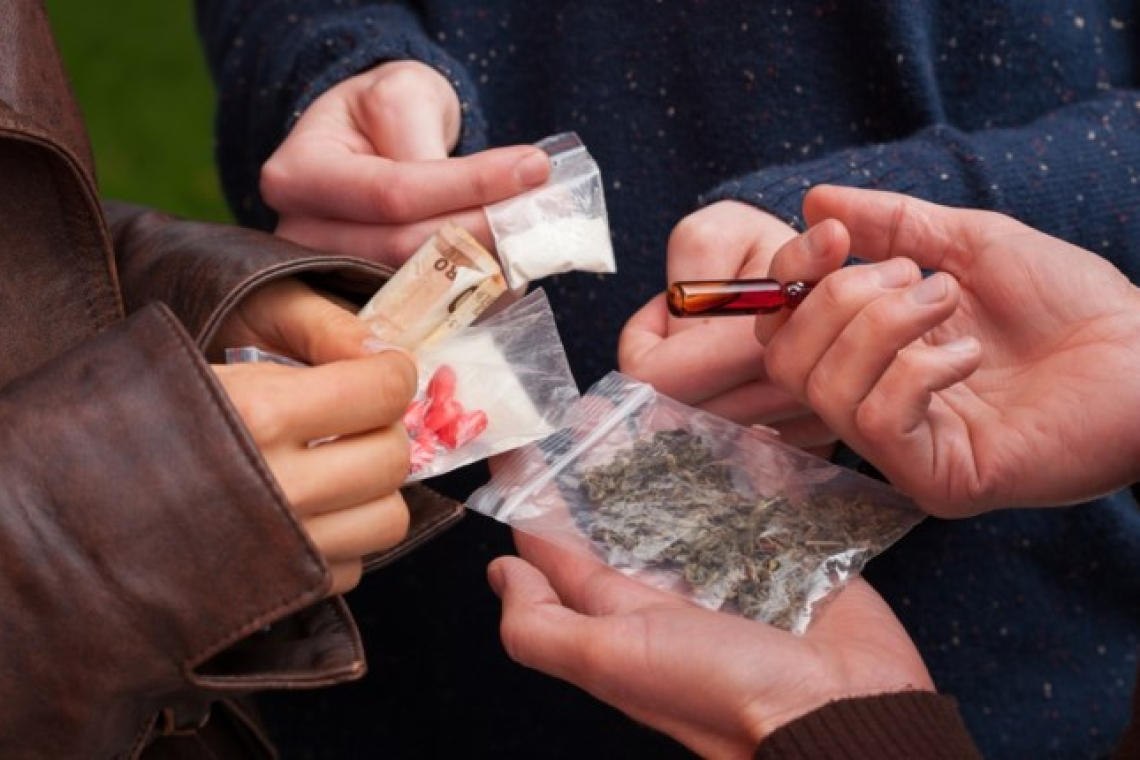 Έφηβοι και ναρκωτικά: Η αύξηση των νεαρών διακινητών