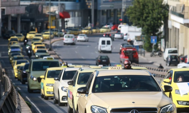Απεργία διαρκείας στους οδηγούς ταξί από 13 Ιανουαρίου